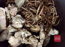 茶树菇骨头汤的做法图解3