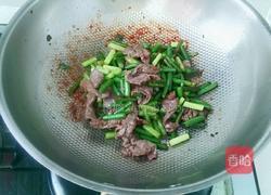 牛肉炒蒜薹的做法图解4