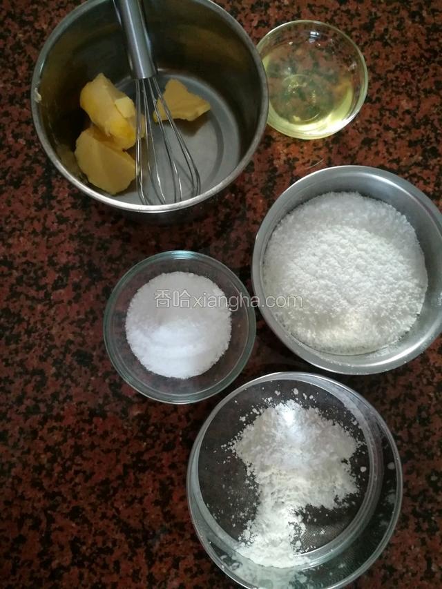 材料备用，黄油提前拿出来室温暖化