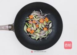 勃艮第红酒罗勒炖牛肉的做法图解2