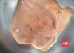 凉拌猪耳丝的做法图解1