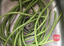 炒长缸豆的做法图解1