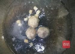 牛肉丸鸡蛋煮米粉的做法图解2