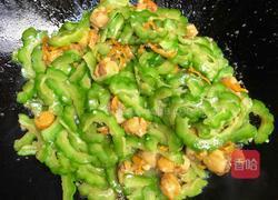 小扇贝肉炒苦瓜的做法图解6