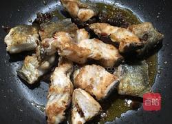 香菇酱焖鱼的做法图解3