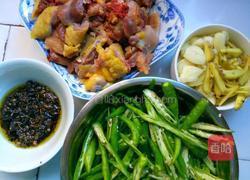 青椒焖鸡块的做法图解2