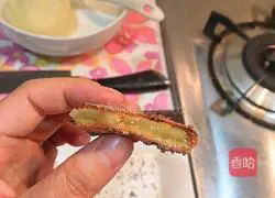 Illustration of how to make sugar-centered sesame cake 10