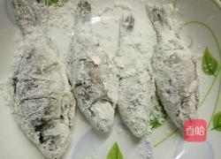 油炸鲫鱼的做法图解2