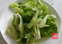 芹菜拌腐竹的做法图解1