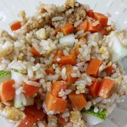 黄瓜胡萝卜蛋炒饭（蔬式蛋炒饭）的做法[图]