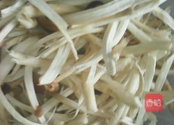 圆子茶树菇汤的做法图解2