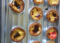 Illustration of how to make raisin egg tarts 4