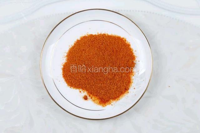 倒出一袋香辣粉