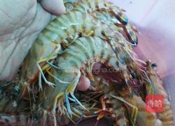 蒜茸蒸开边虾的做法图解1