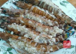 蒜茸蒸开边虾的做法图解6