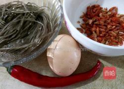 鸡蛋虾仁红椒粉丝面(中氏龙卷风面)的做法图解1