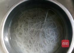 鸡蛋虾仁红椒粉丝面(中氏龙卷风面)的做法图解6