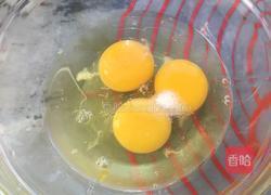胡萝卜鸡蛋饼的做法图解1