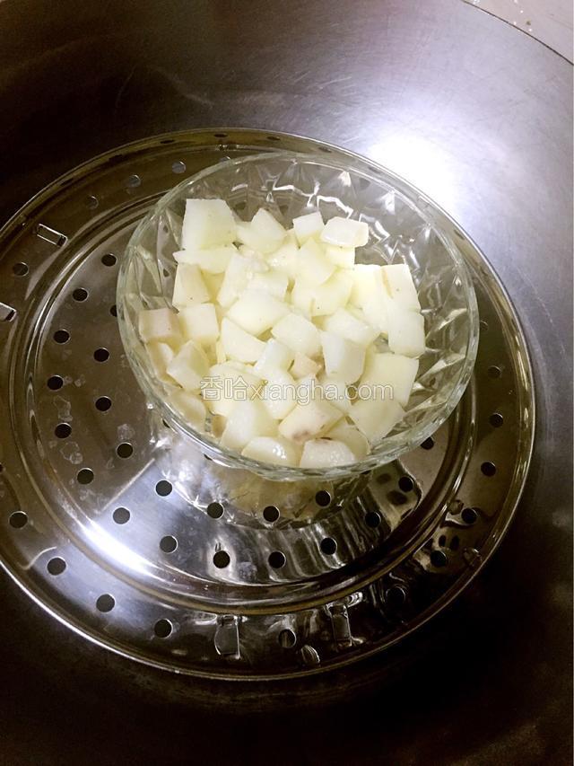 放入锅里蒸熟