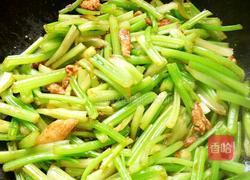 香芹炒肉的做法图解4