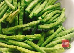 酸辣红烧豆角的做法图解1