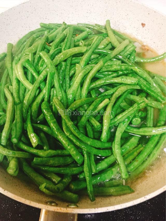 加一碗清水焖煮至水份收干