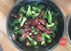 西兰花炒腊肠的做法图解7