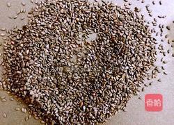 黑芝麻蛋卷的做法图解1