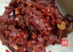 芹菜牛肉的做法图解1