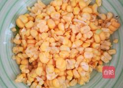 五彩蛋炒饭的做法图解1