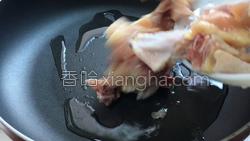 香菇鸡汤面的做法图解2