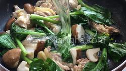 香菇鸡汤面的做法图解4