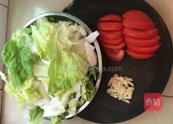 西红柿炒水白菜的做法图解1