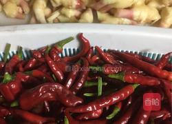 剁椒拌嫩姜的做法图解2