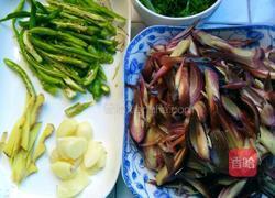 青椒炒洋河的做法图解3