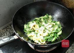 秋葵炒鸡蛋的做法图解7