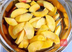 蓝莓黄桃罐头的做法图解3