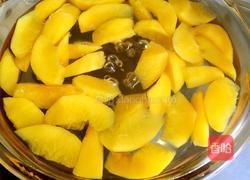 蓝莓黄桃罐头的做法图解4