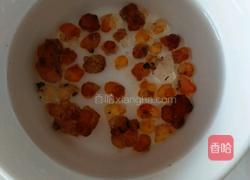 桃胶蔓越莓银耳羹的做法图解3