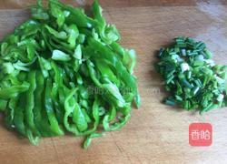 青椒炒鸡蛋的做法图解2