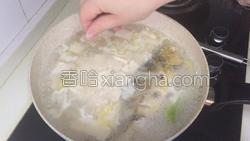 黄鱼炖豆腐的做法图解9