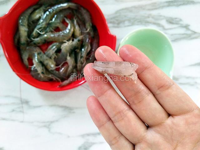 鲜虾，去头去壳，剔除出虾线