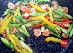 彩椒芦笋炒虾仁的做法图解13