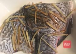 剁椒蒸鱼尾的做法图解2