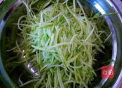 青椒炒黄瓜丝的做法图解3