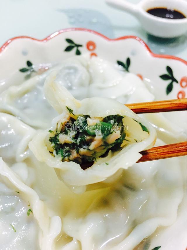 煮好的汤饺，一口咬下去，口齿留香，多汁鲜味。