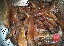 开背吮指茄汁大虾的做法图解1