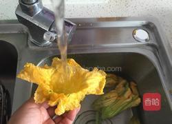 南瓜花酿肉的做法图解1