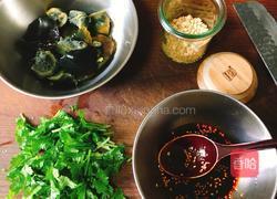 皮蛋拌馓子的做法图解2