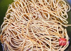 皮蛋拌馓子的做法图解5